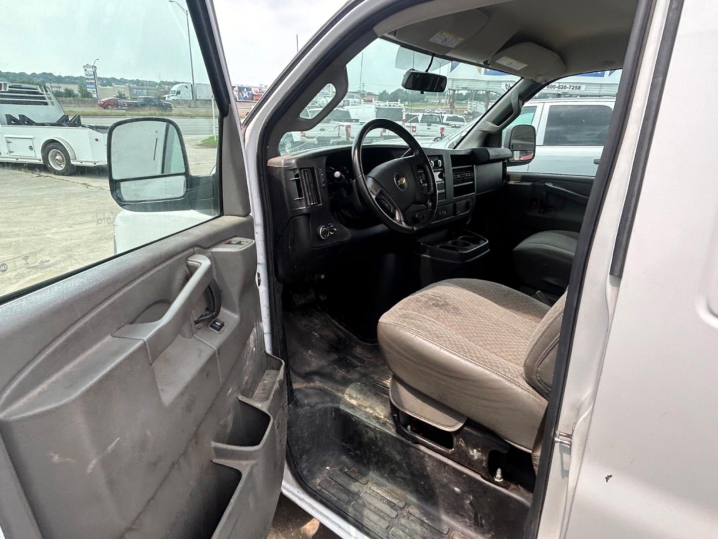 2021 White Chevrolet Express 2500 Cargo (1GCWGAFPXM1) with an 4.3L V6 engine, 6A transmission, located at 1687 Business 35 S, New Braunfels, TX, 78130, (830) 625-7159, 29.655487, -98.051491 - Photo#12